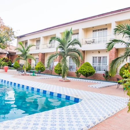 Chamba Valley Exotic Hotel Лусака Екстериор снимка