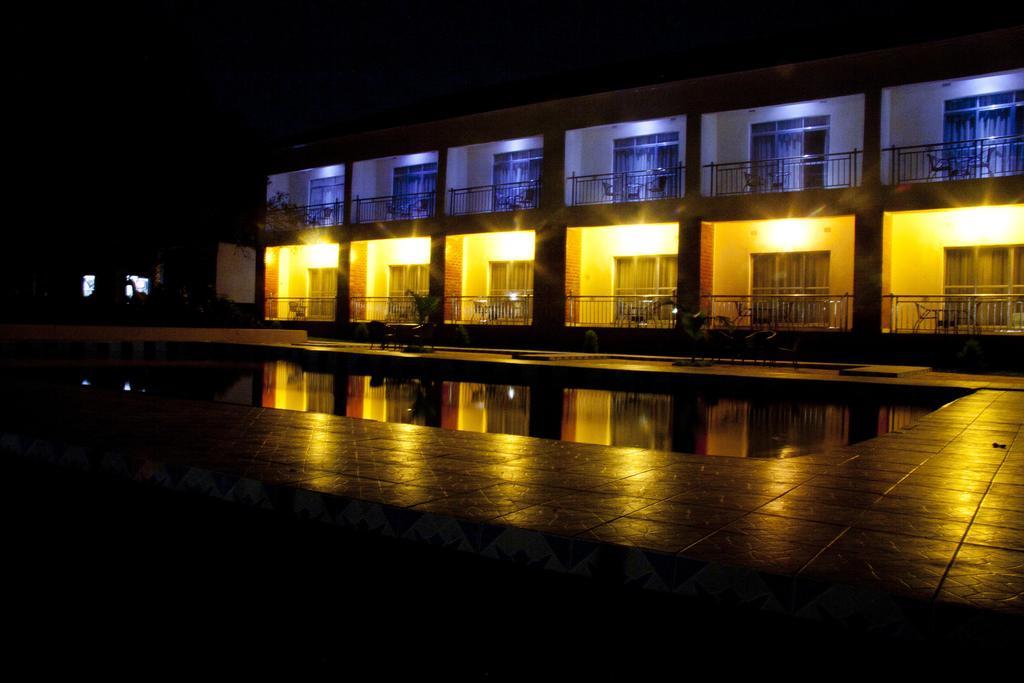 Chamba Valley Exotic Hotel Лусака Екстериор снимка