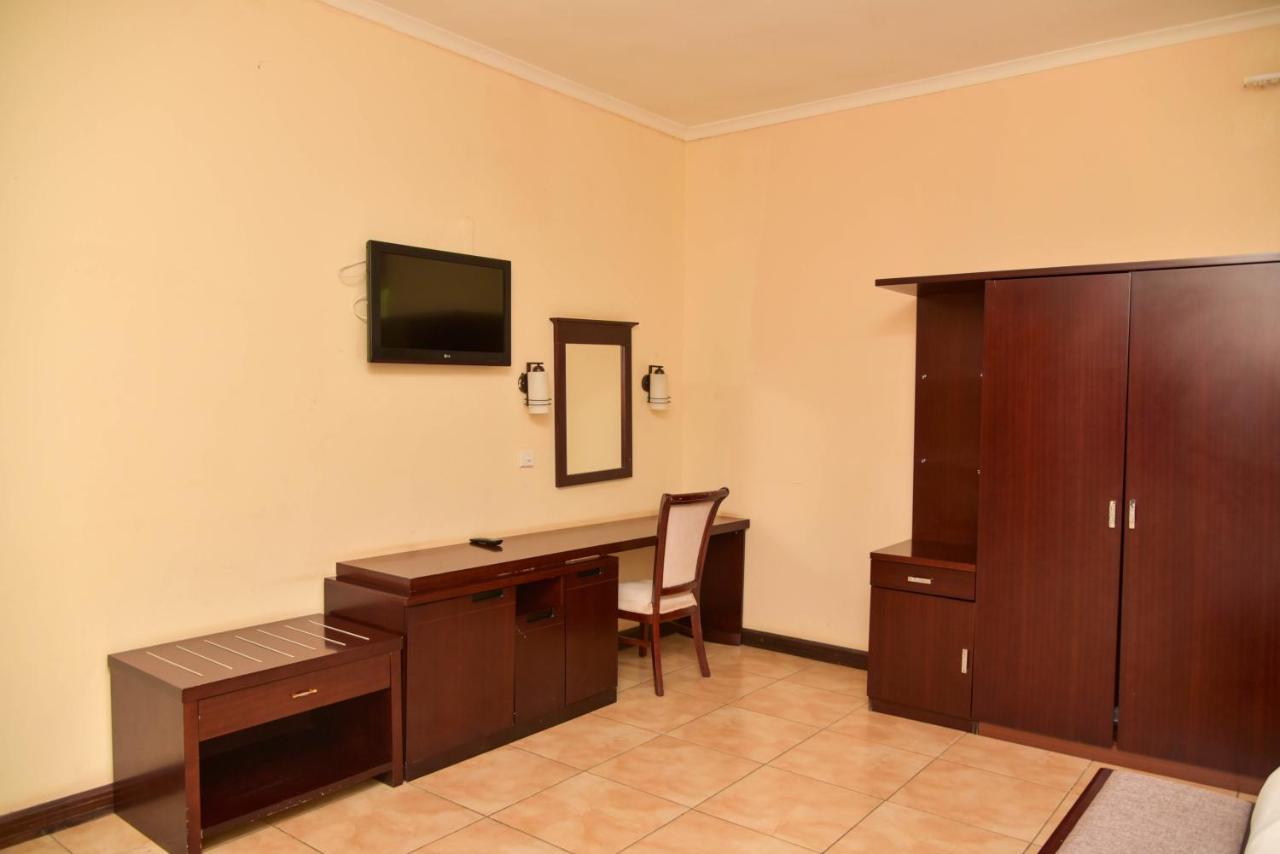 Chamba Valley Exotic Hotel Лусака Екстериор снимка