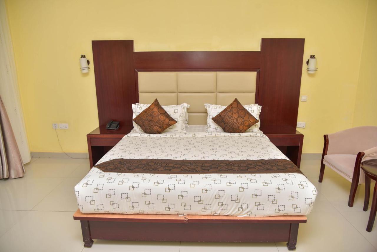 Chamba Valley Exotic Hotel Лусака Екстериор снимка