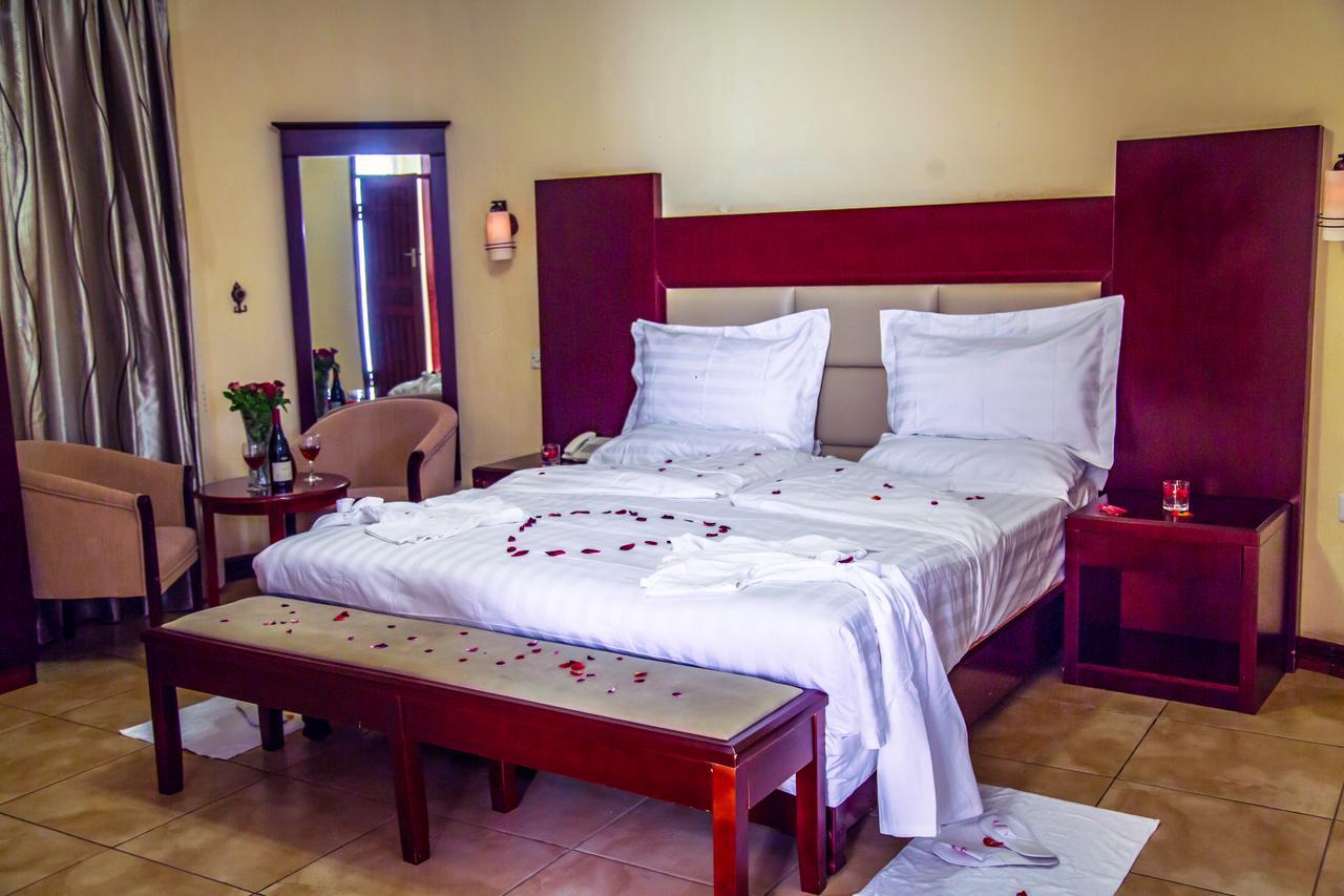 Chamba Valley Exotic Hotel Лусака Екстериор снимка