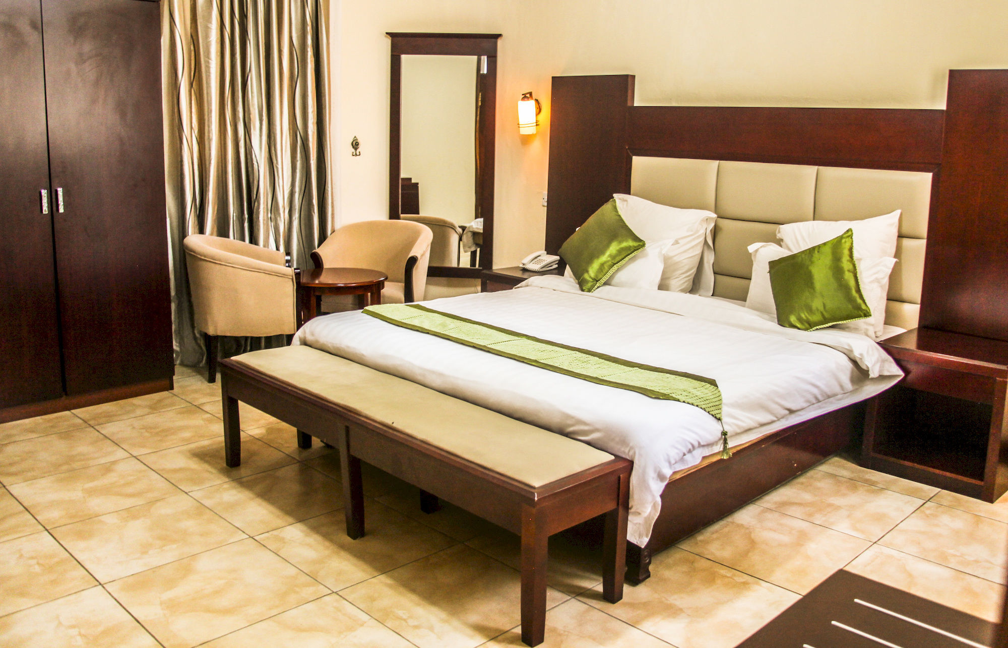 Chamba Valley Exotic Hotel Лусака Екстериор снимка