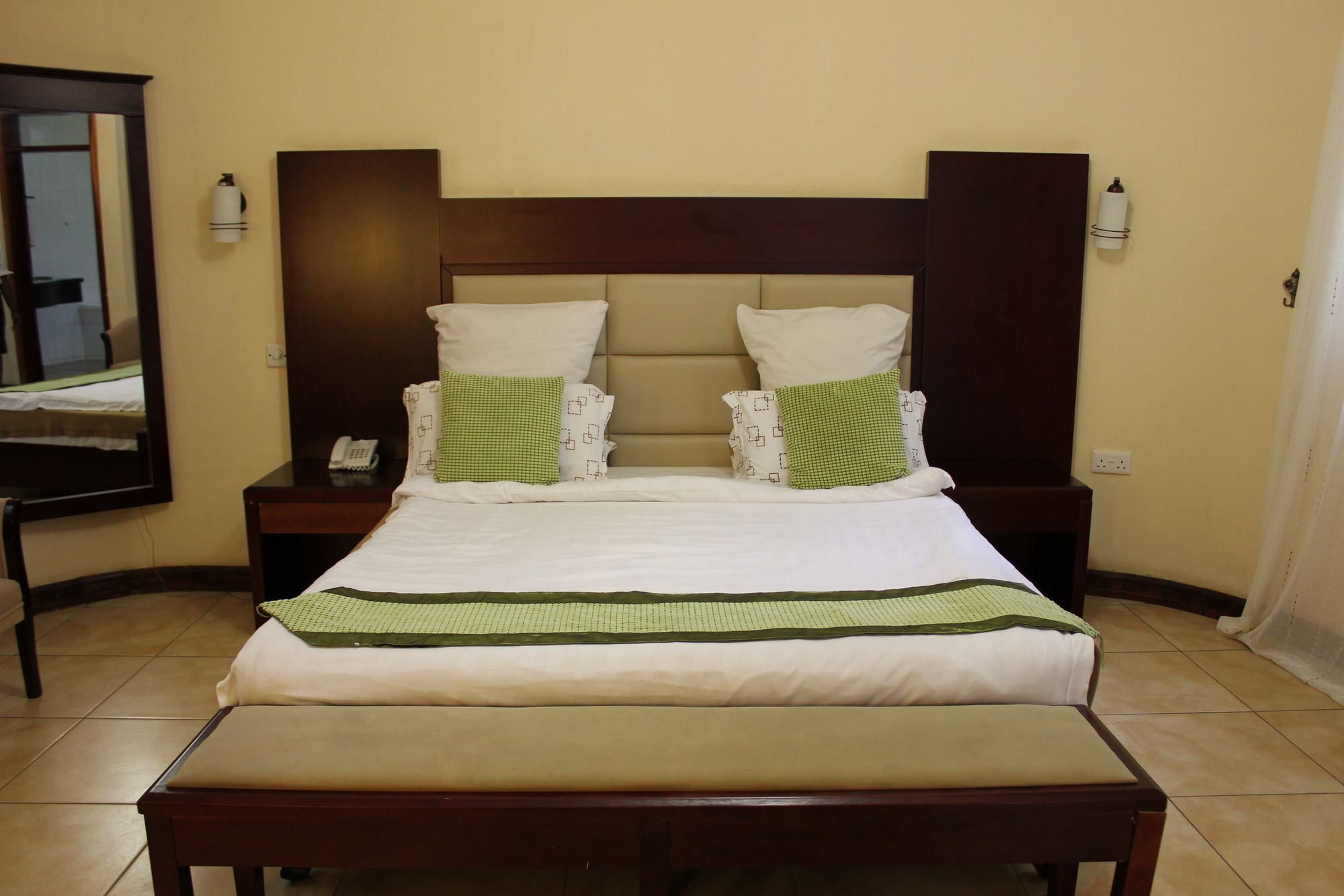 Chamba Valley Exotic Hotel Лусака Екстериор снимка