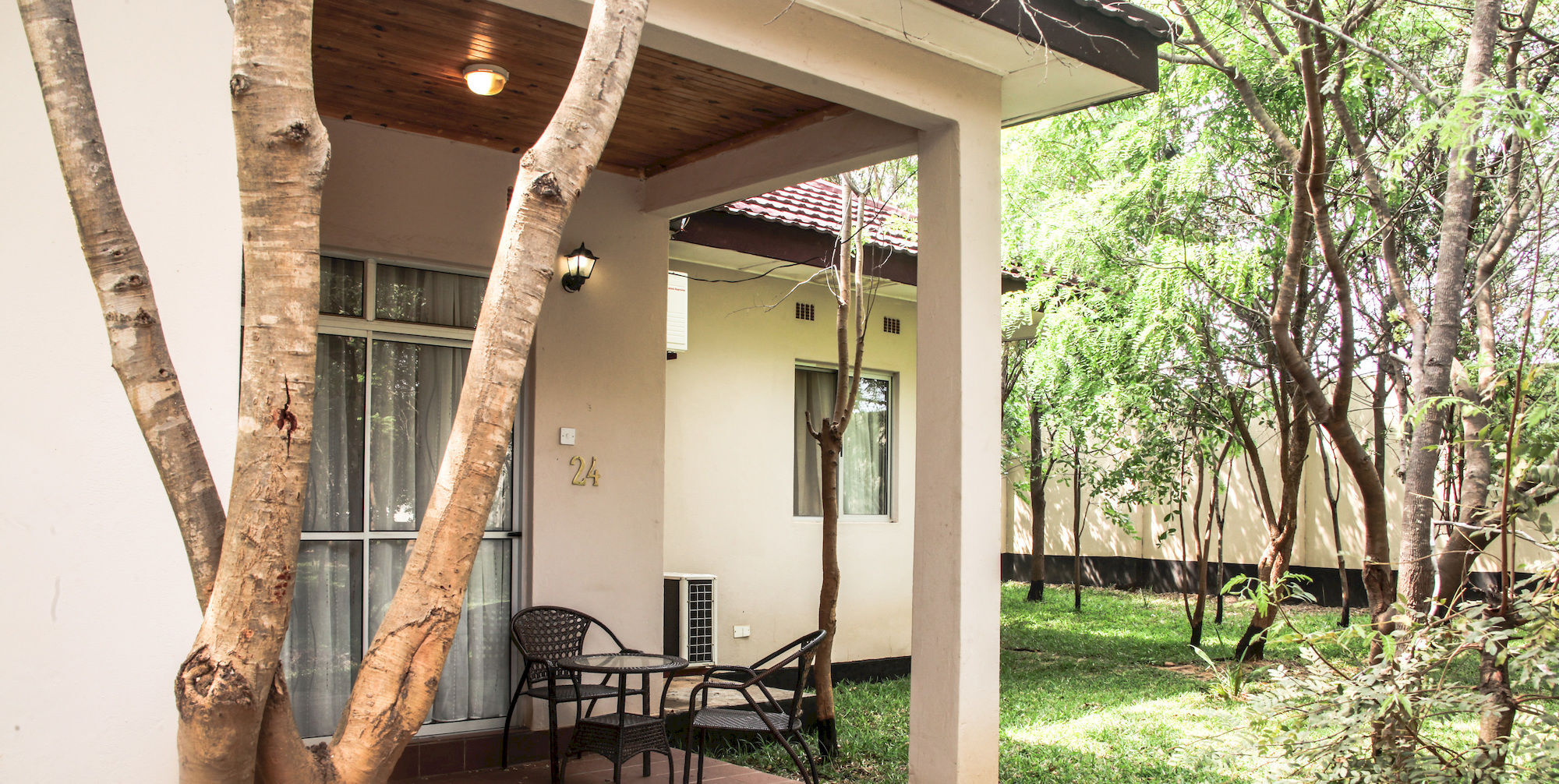 Chamba Valley Exotic Hotel Лусака Екстериор снимка