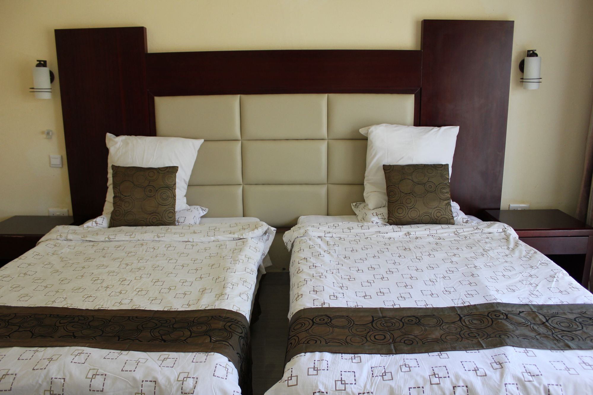 Chamba Valley Exotic Hotel Лусака Екстериор снимка
